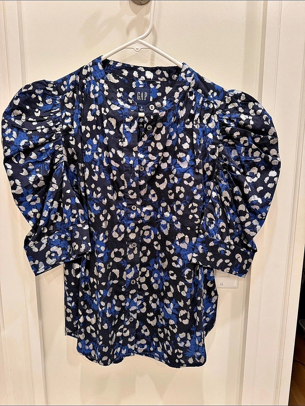 GAP Animal Print Puff Sleeve Blouse in Blue Size Small nwt